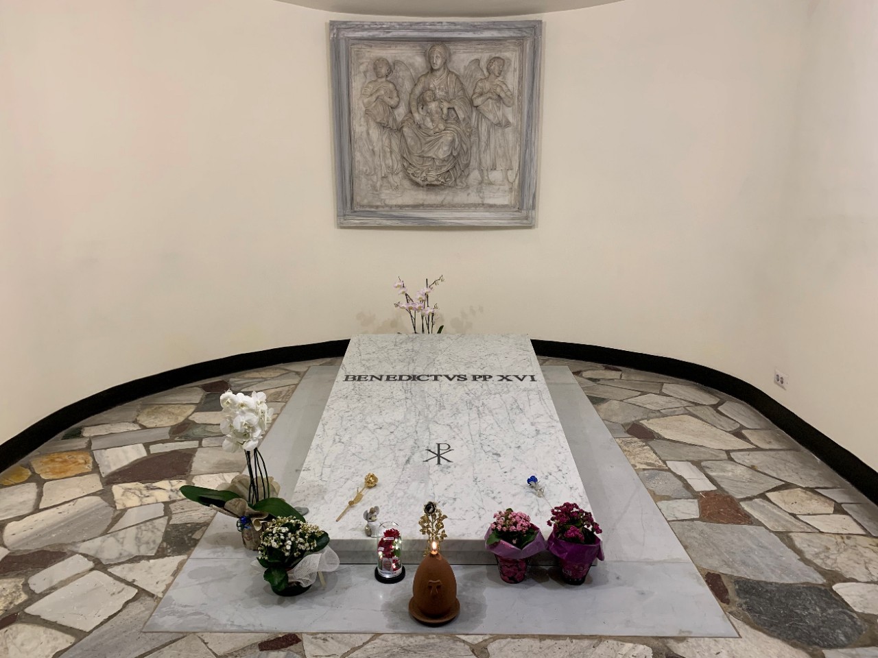 Annullata la Messa del 26 aprile nelle Grotte vaticane Annullata la Messa del 26 aprile nelle Grotte vaticane